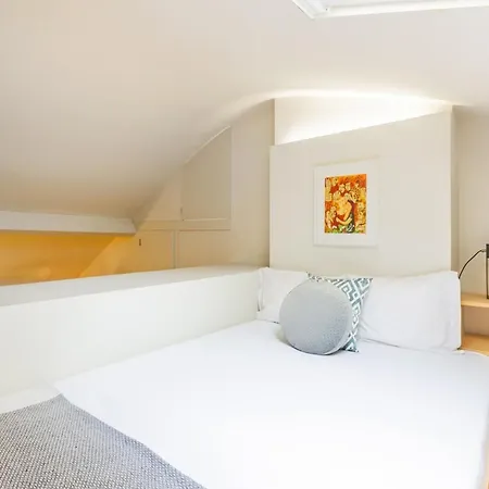 Loft With Mezzanine Apartament