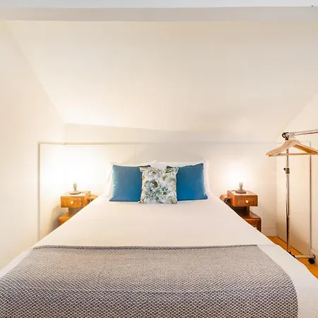 Loft With Mezzanine Apartment *